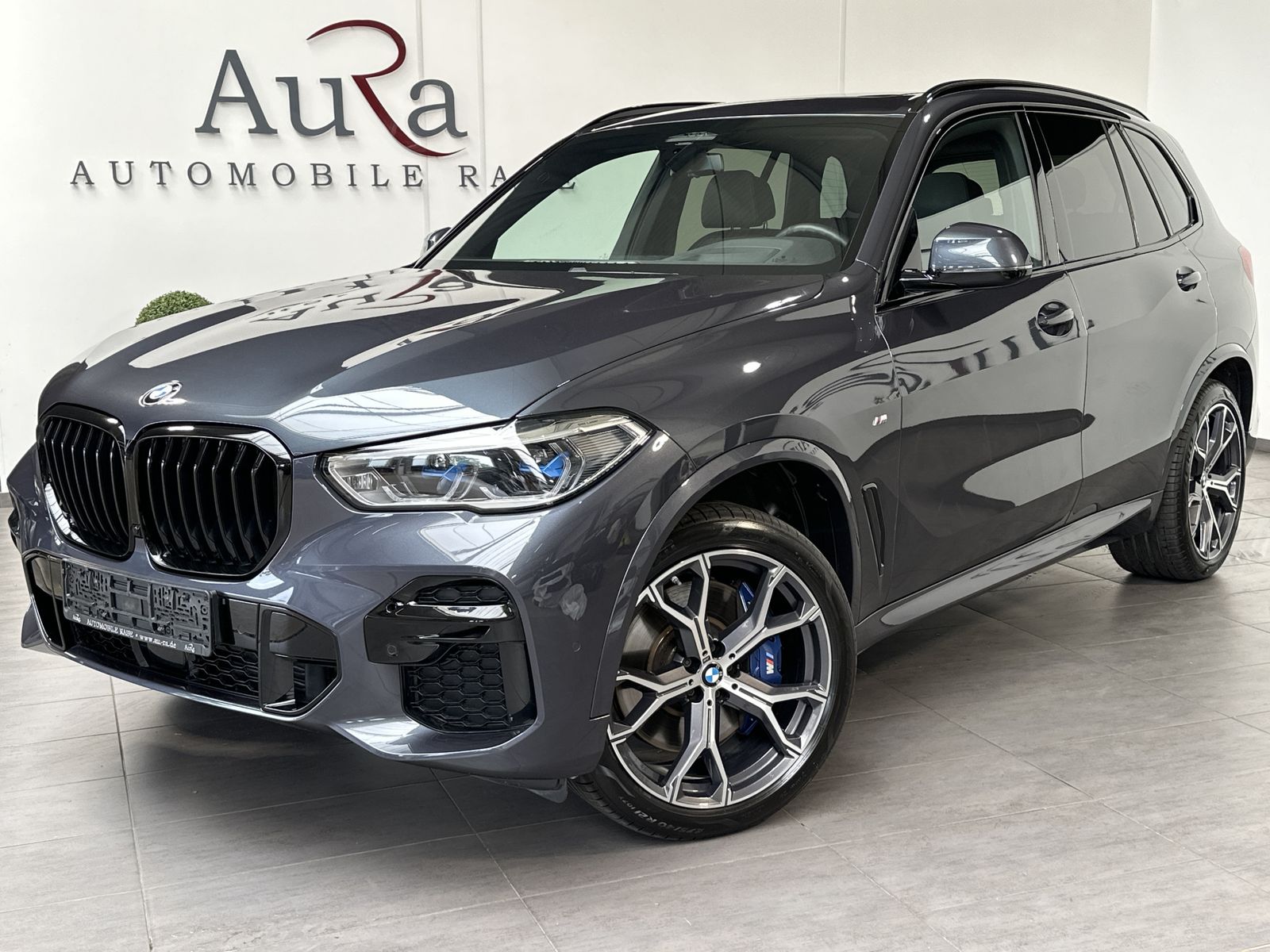 Fahrzeugabbildung BMW X5 xDrive40d M-Sport NAV+LASER+AHK+PANO+HEAD-UP
