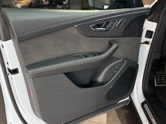 AUDI RSQ8*KERAMIK*305kmh*MASSAGE*B&O*HEADUP*PANO*AHK*