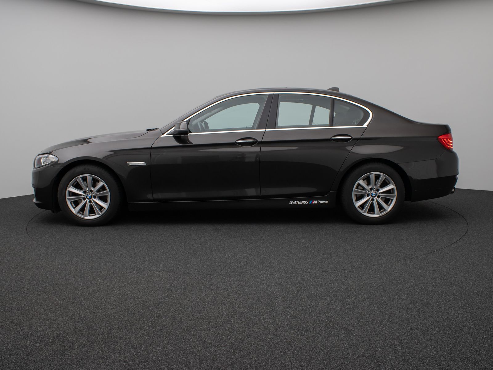 Fahrzeugabbildung BMW 520d Kamera Glasdach HUD HiFi Komfort Alarm AHK