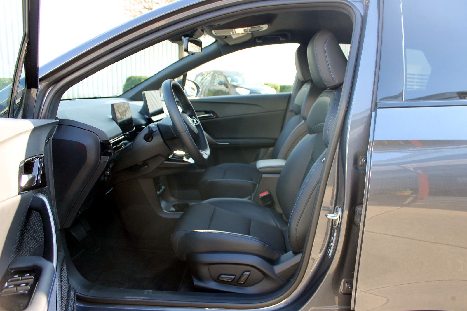 Fahrzeugabbildung MG MG4 Luxury 5D 150kW LED 360° ACC CarPlay BT NAV