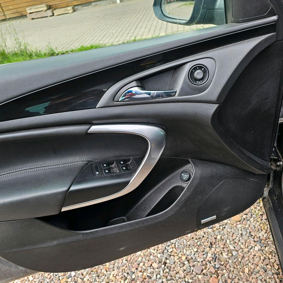 Opel Insignia 2010 — photo 11
