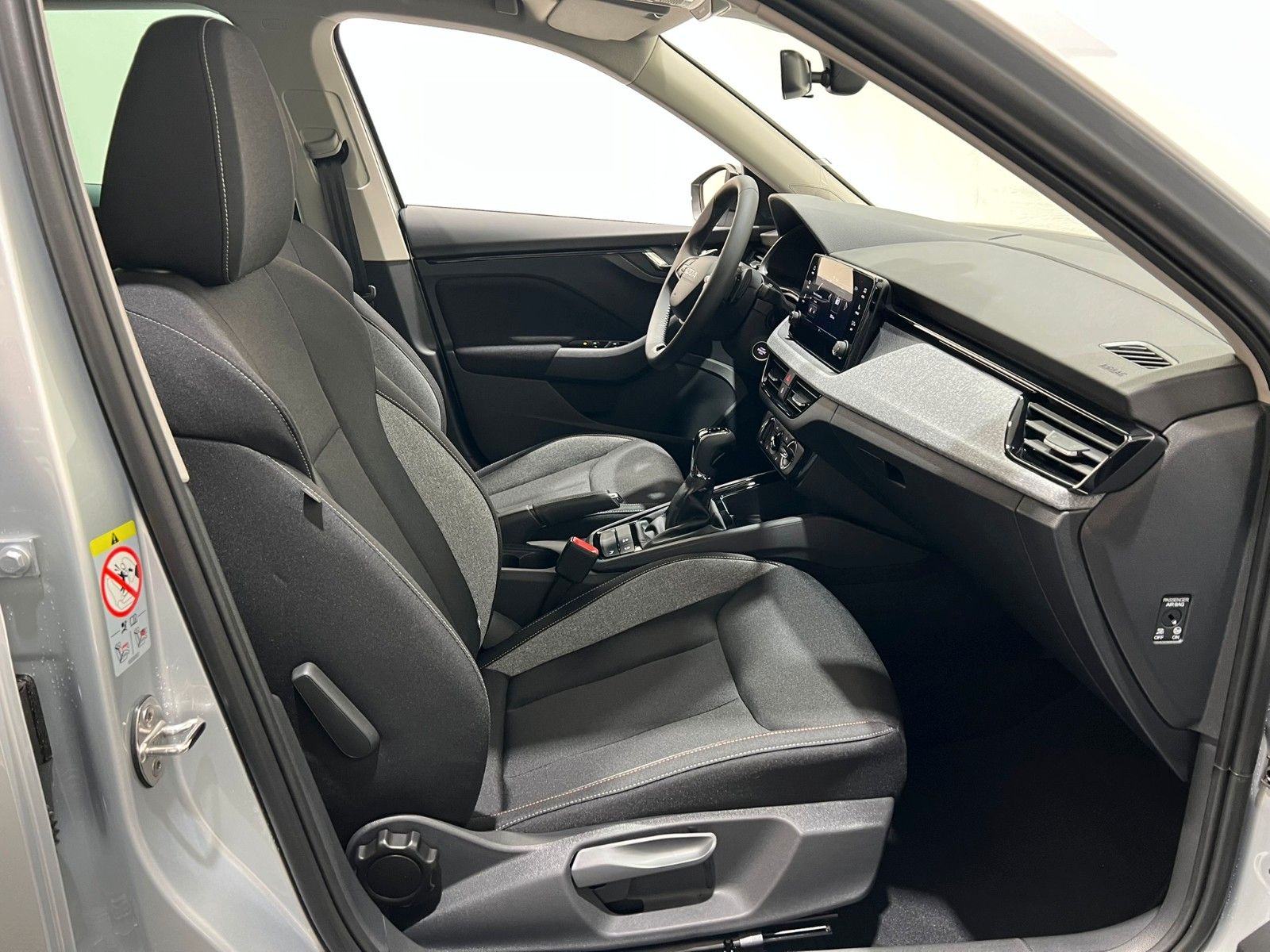 Fahrzeugabbildung SKODA Kamiq Selection / DSG / Kamera / 17 Zoll