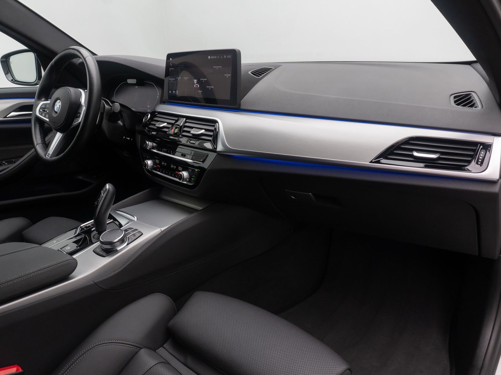 Fahrzeugabbildung BMW 520d xD M Sport HUD Kamera DAB Alarm AHK 18Zoll