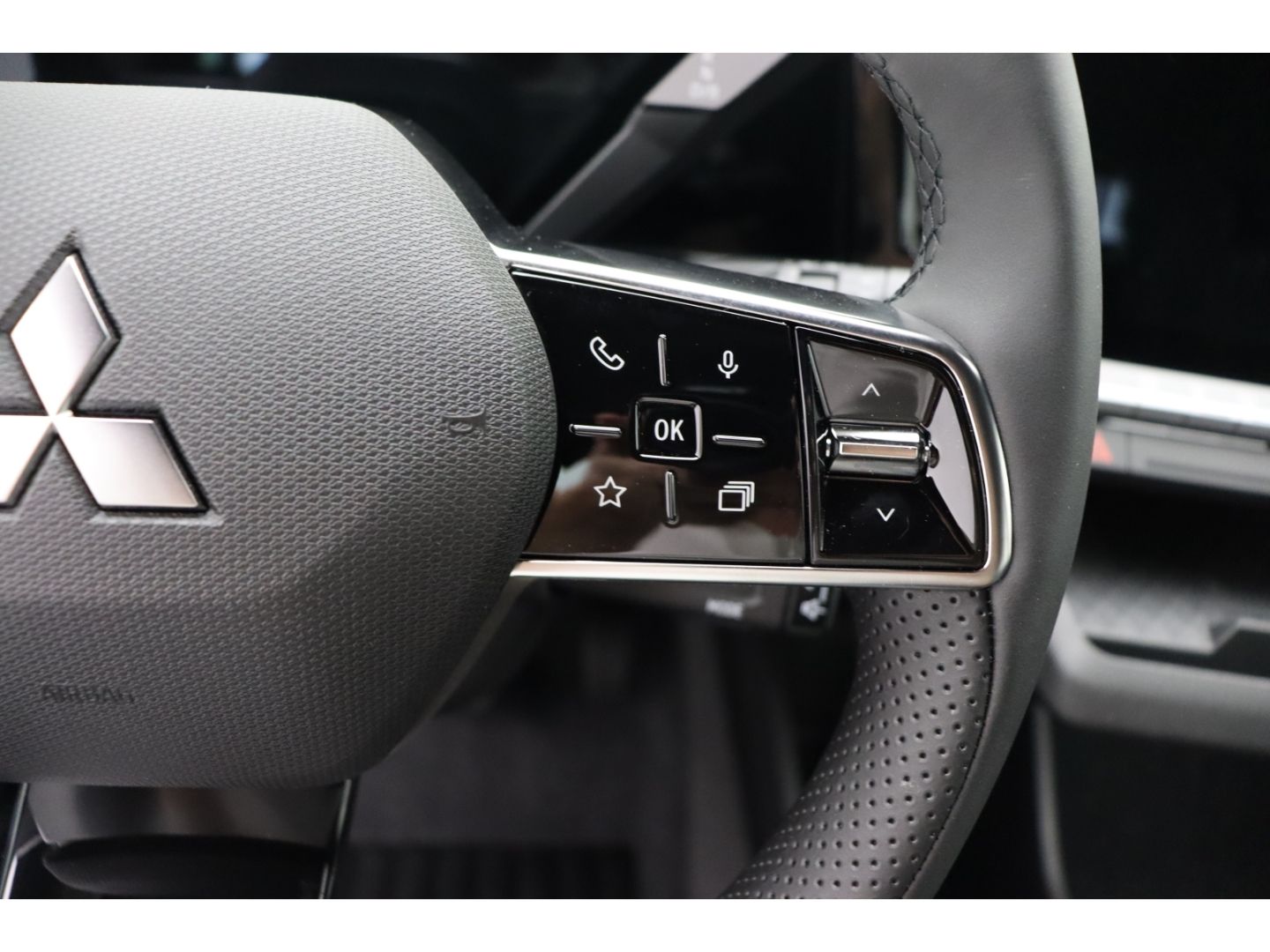 Fahrzeugabbildung Mitsubishi Eclipse Cross Diamant Plus 11 KW ACC LED SHZ