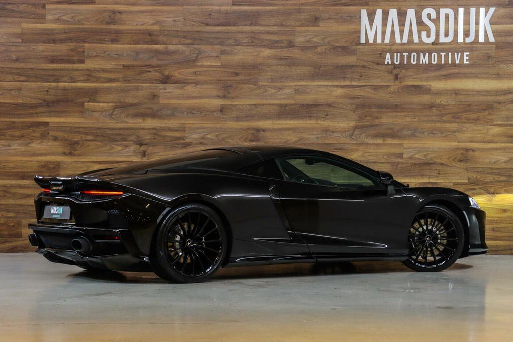 McLaren GT
