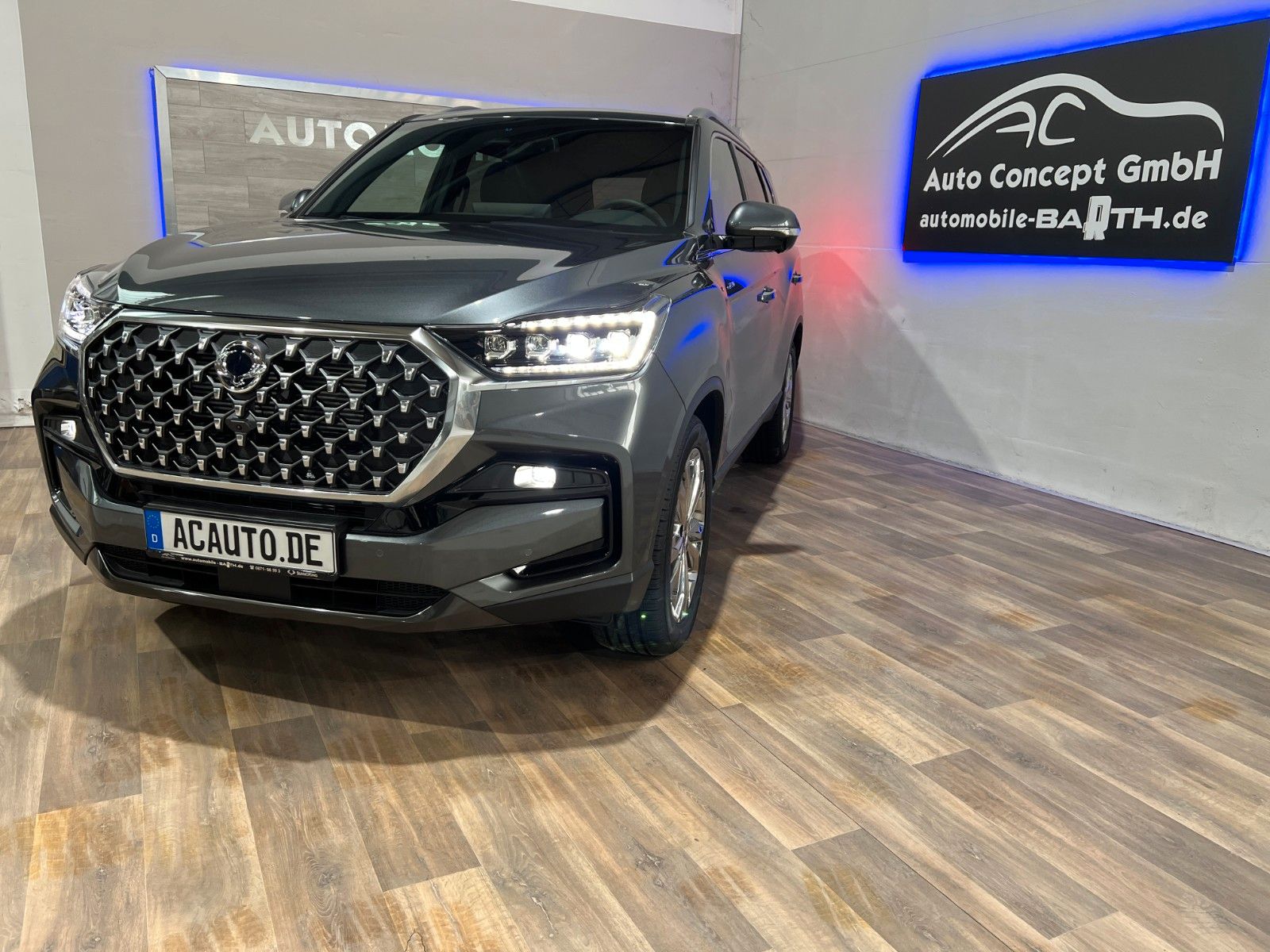 Fahrzeugabbildung Ssangyong KGM REXTON  Titanium Plus 4WD *7 Sitz*360*AHK*
