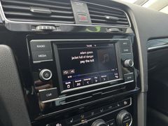 Fahrzeugabbildung Volkswagen Golf VII Variant 1.5TSI Highline ACC DSG ACC SHZ