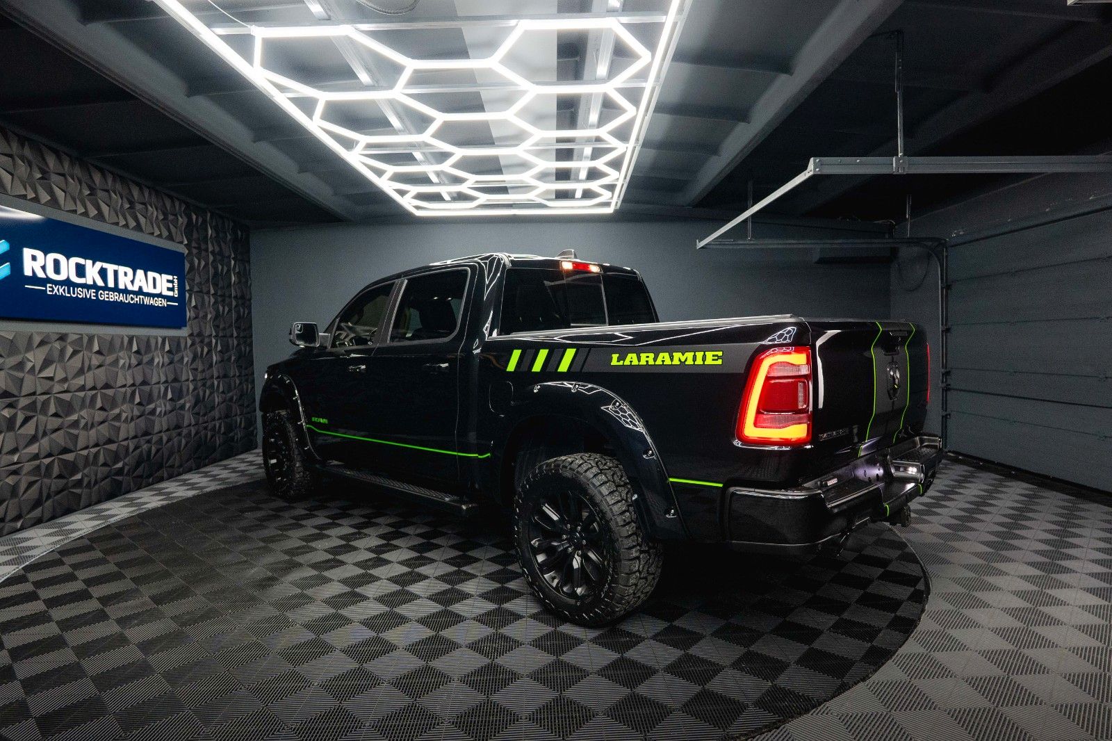 Fahrzeugabbildung Dodge RAM 5.7 V8 HEMI 4x4 LARAMIE Offroad Night LED