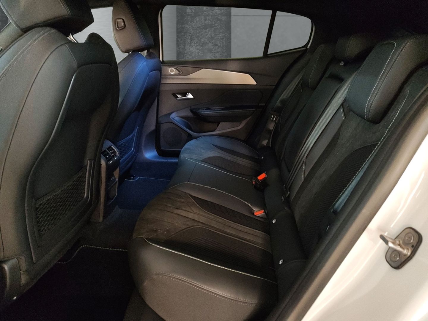 Peugeot 408 - Bild 9