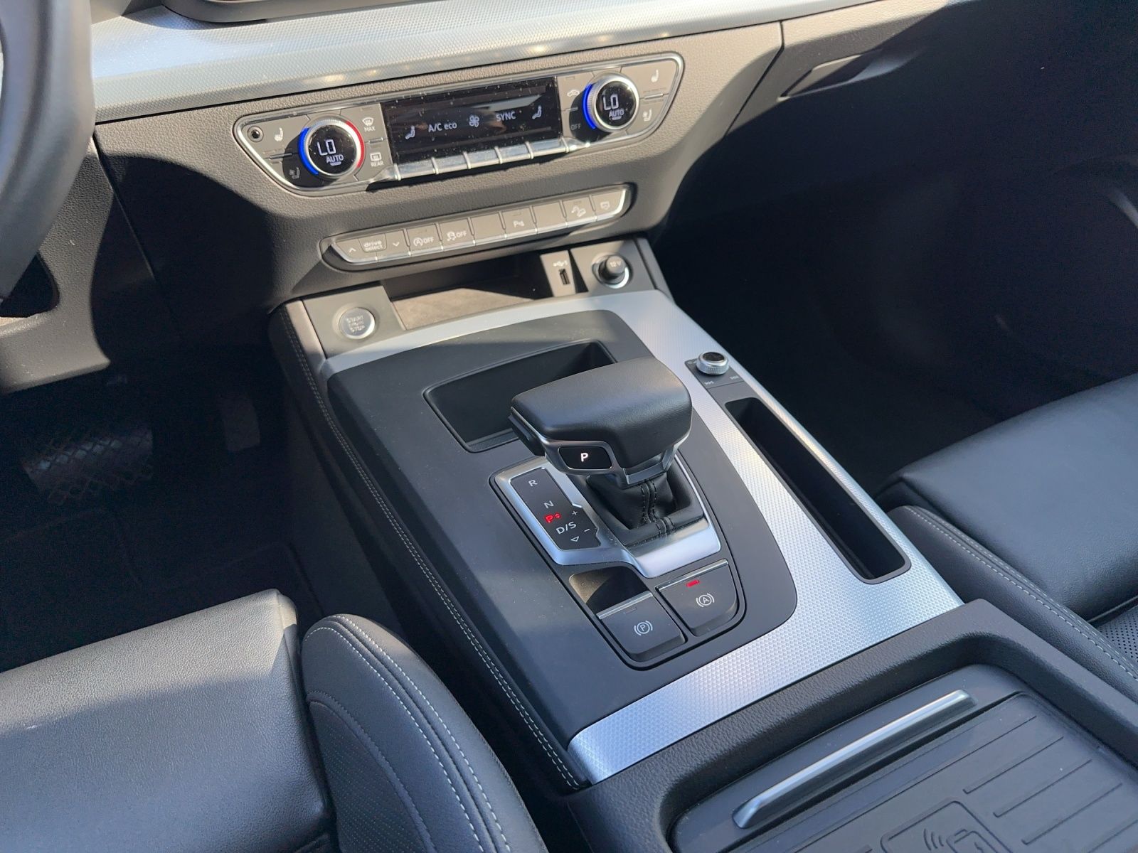 Fahrzeugabbildung Audi Q5 50 TDI quattro S line, MATRIX  LUFT 21" AHK P