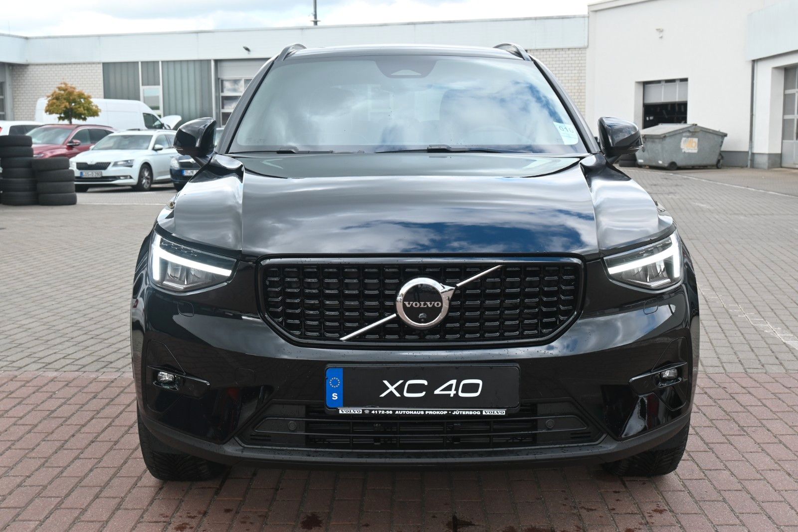 Fahrzeugabbildung Volvo XC40 B4 Dark*H&K*360*BLIS*ACC*AHK*KEIN MIETWAGEN