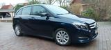 Mercedes-Benz B 200 Benzin Autom. Anh.  Metallic dunkel blau - : Blau, Metallic