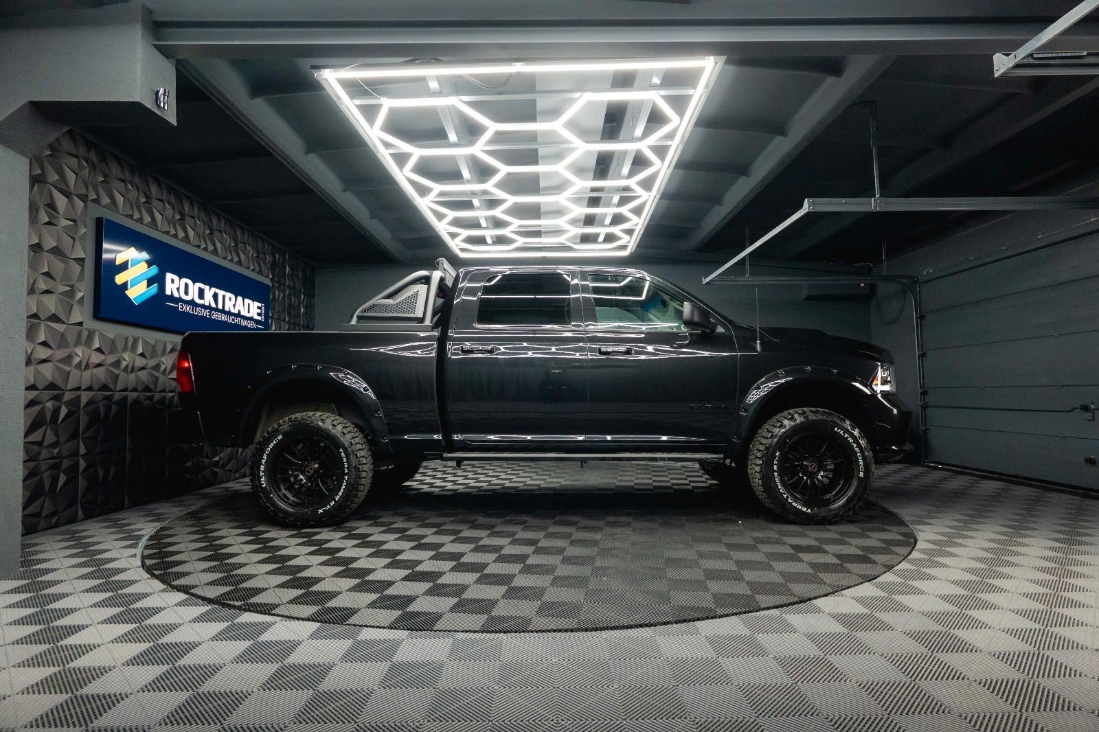 Fahrzeugabbildung Dodge RAM 5.7 V8 HEMI 4x4 Sport OFFROAD Night LONGBED