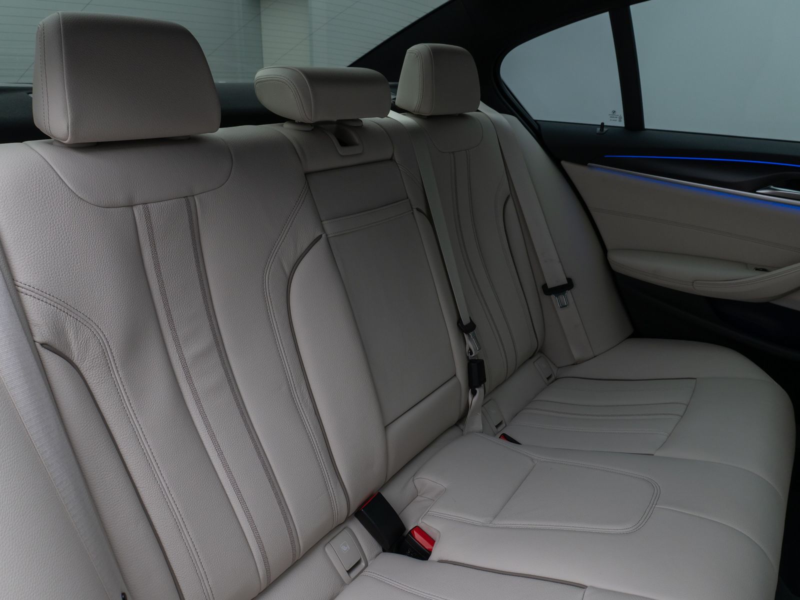 Fahrzeugabbildung BMW 540i xD M Sport Glasdach Kamera HUD DAB H/K 19"