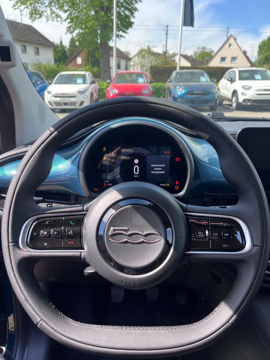 Fahrzeugabbildung Fiat 500 1.0 Hybrid FireFly 48 kW Icon