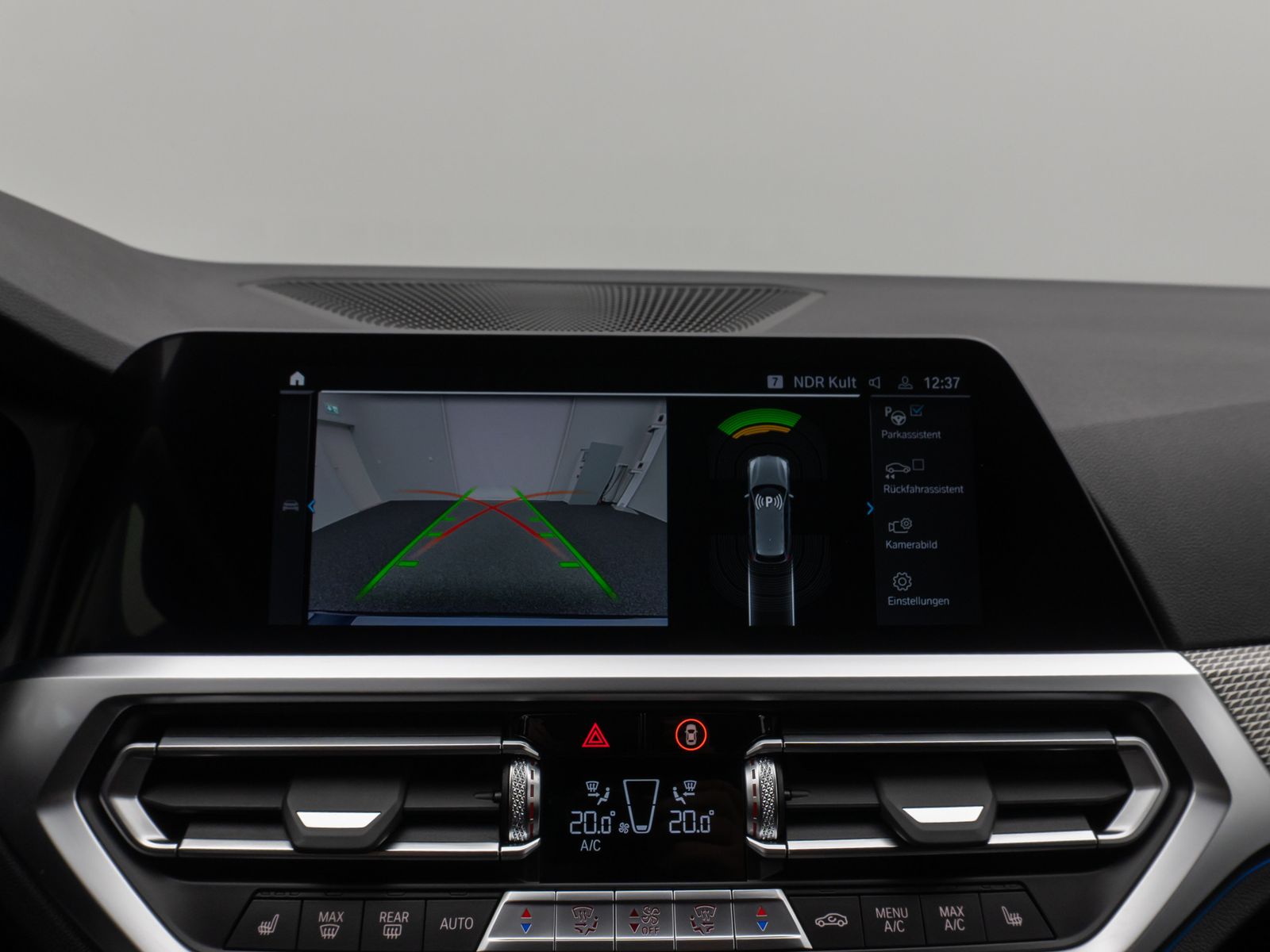 Fahrzeugabbildung BMW 330e  M Sport Laser Kamera HUD DAB HiFi Komfort