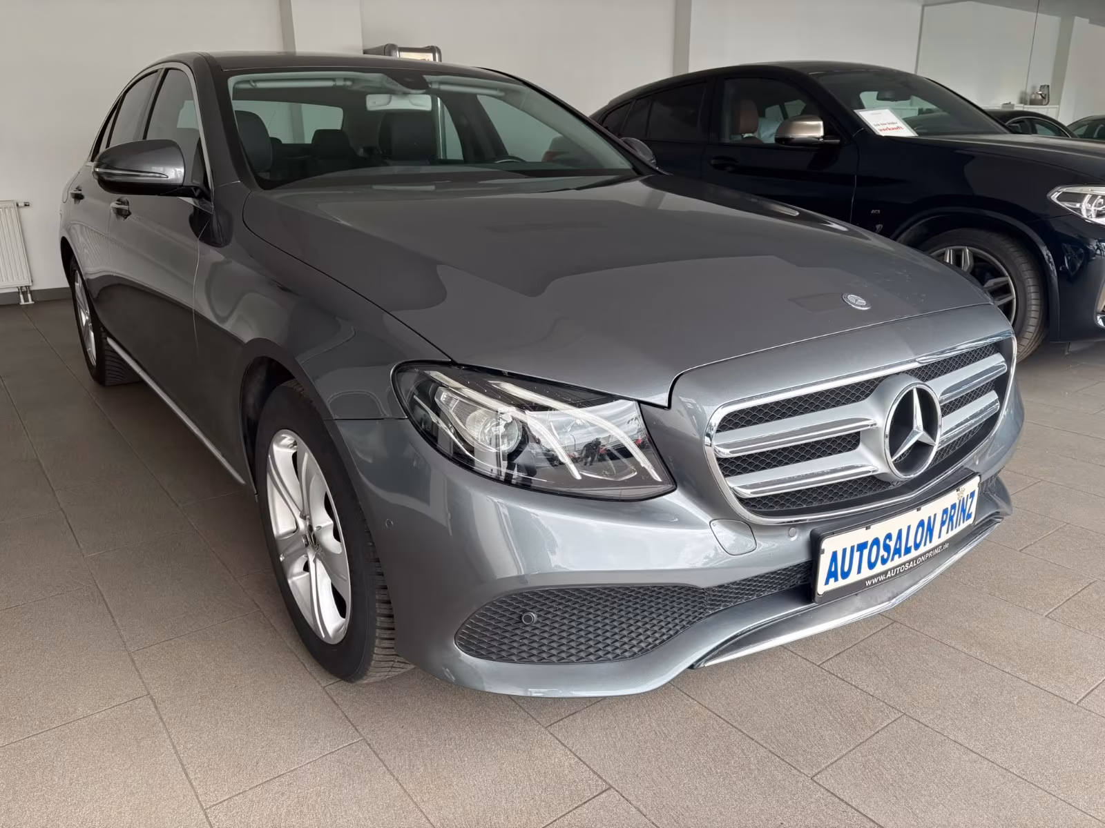Mercedes-Benz E 200 67TKM 2.HAND MB SERVICE Avantgarde