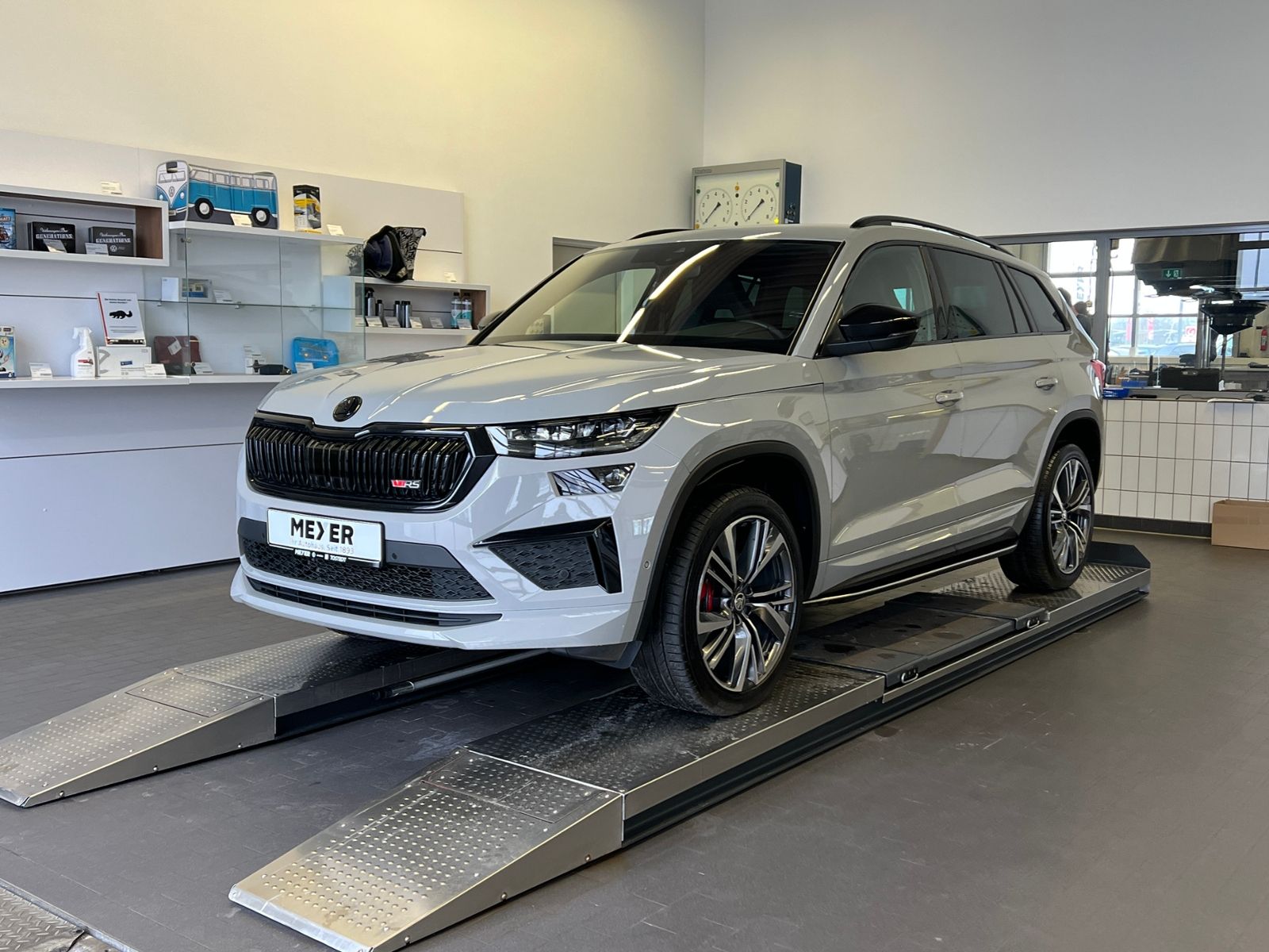 Fahrzeugabbildung SKODA Kodiaq RS 2.0 TSI DSG 4x4 *AHK, Matrix, Standhzg