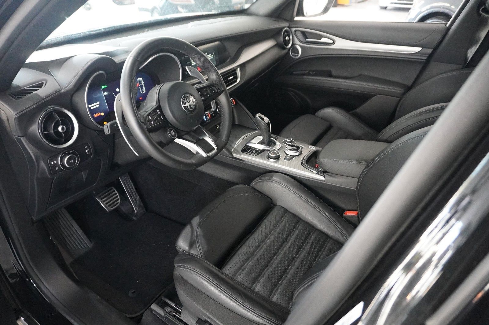 Fahrzeugabbildung Alfa Romeo Stelvio 2.2D VELOCE Q4 NAVI/LED/KAMERA/MATRIX/SH