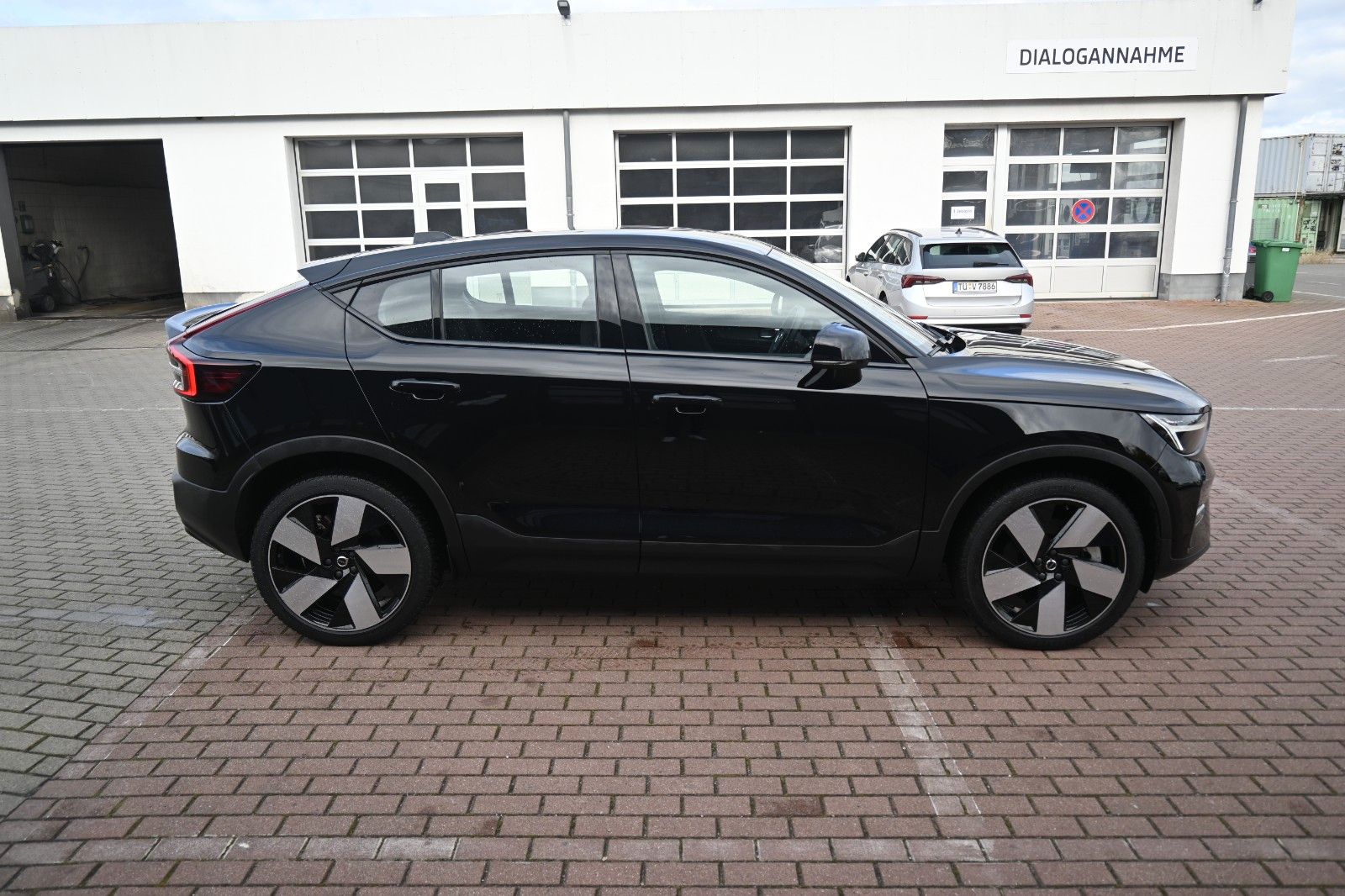 Fahrzeugabbildung Volvo C40 Plus BEV Twin Motor AWD*Pano*20 Zoll*STHZG*