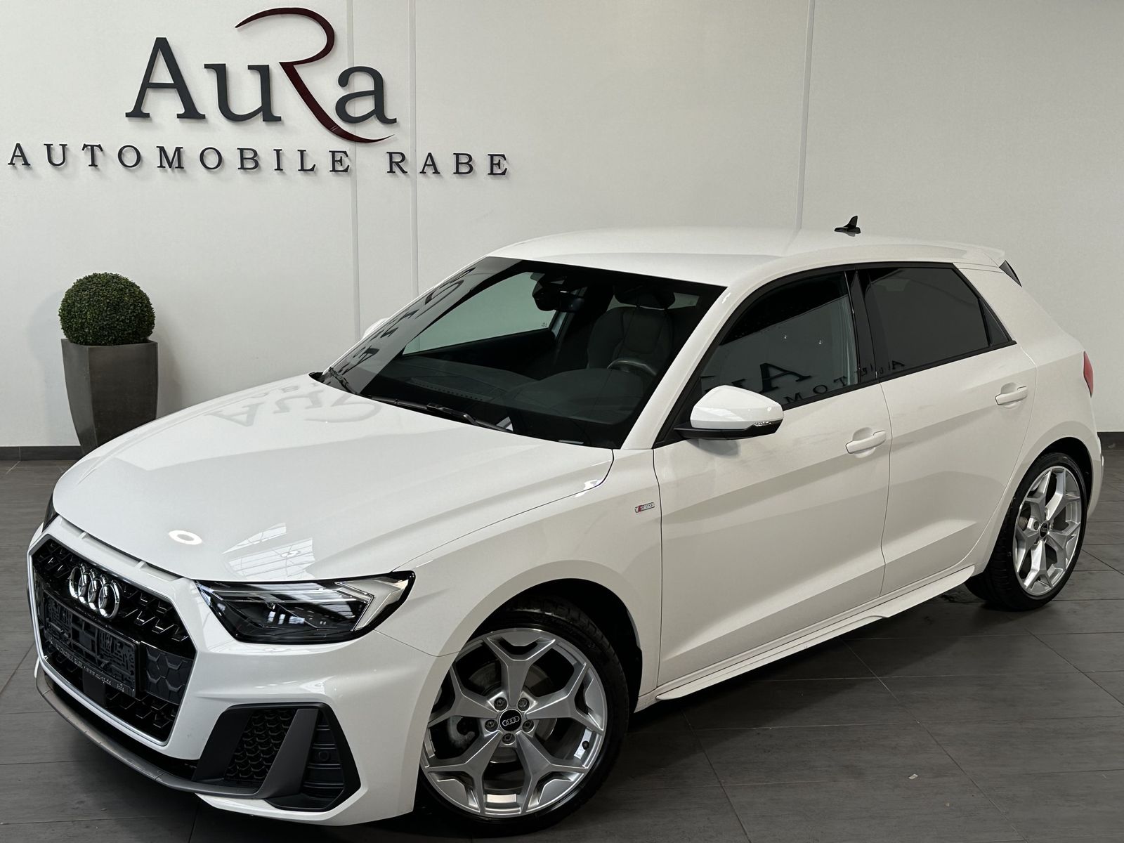 Fahrzeugabbildung Audi A1 35 TFSI S-Line Aut. NAV+LED+KAMERA+DIGDISPLAY