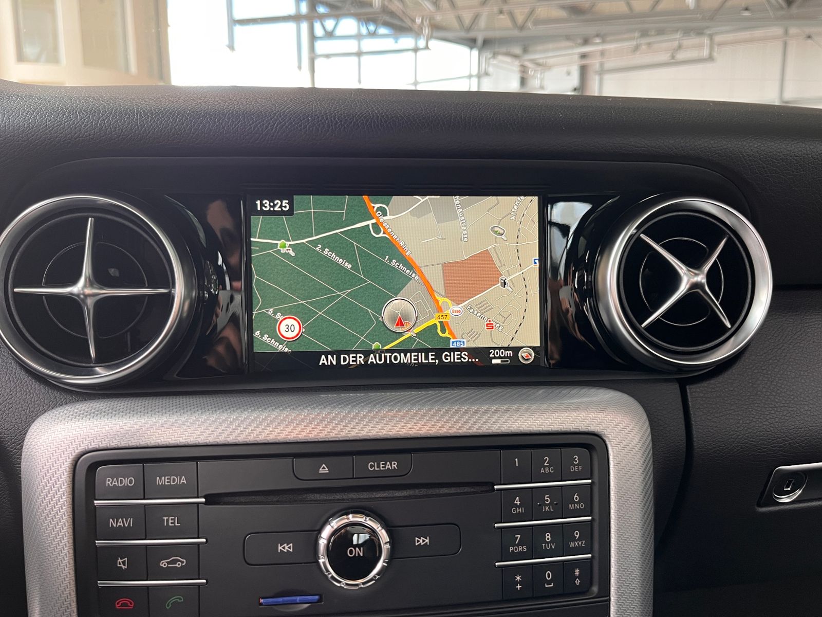 Fahrzeugabbildung Mercedes-Benz SLC 300 AMG-LINE KLIMA LED NAVI ALU AIRSCRAF