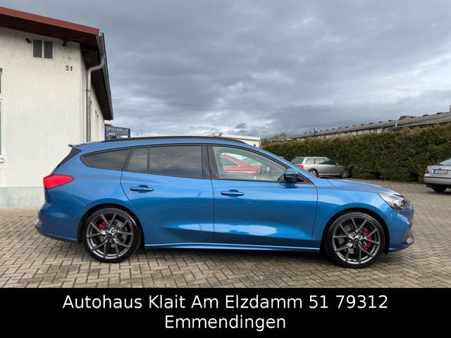 Fahrzeugabbildung Ford Focus Turnier ST B&O Soundsystem Kamera