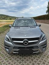 Mercedes-Benz ML 400 4MATIC - - Mercedes-Benz ML-Klasse mit Benzin-Antrieb: Automatik