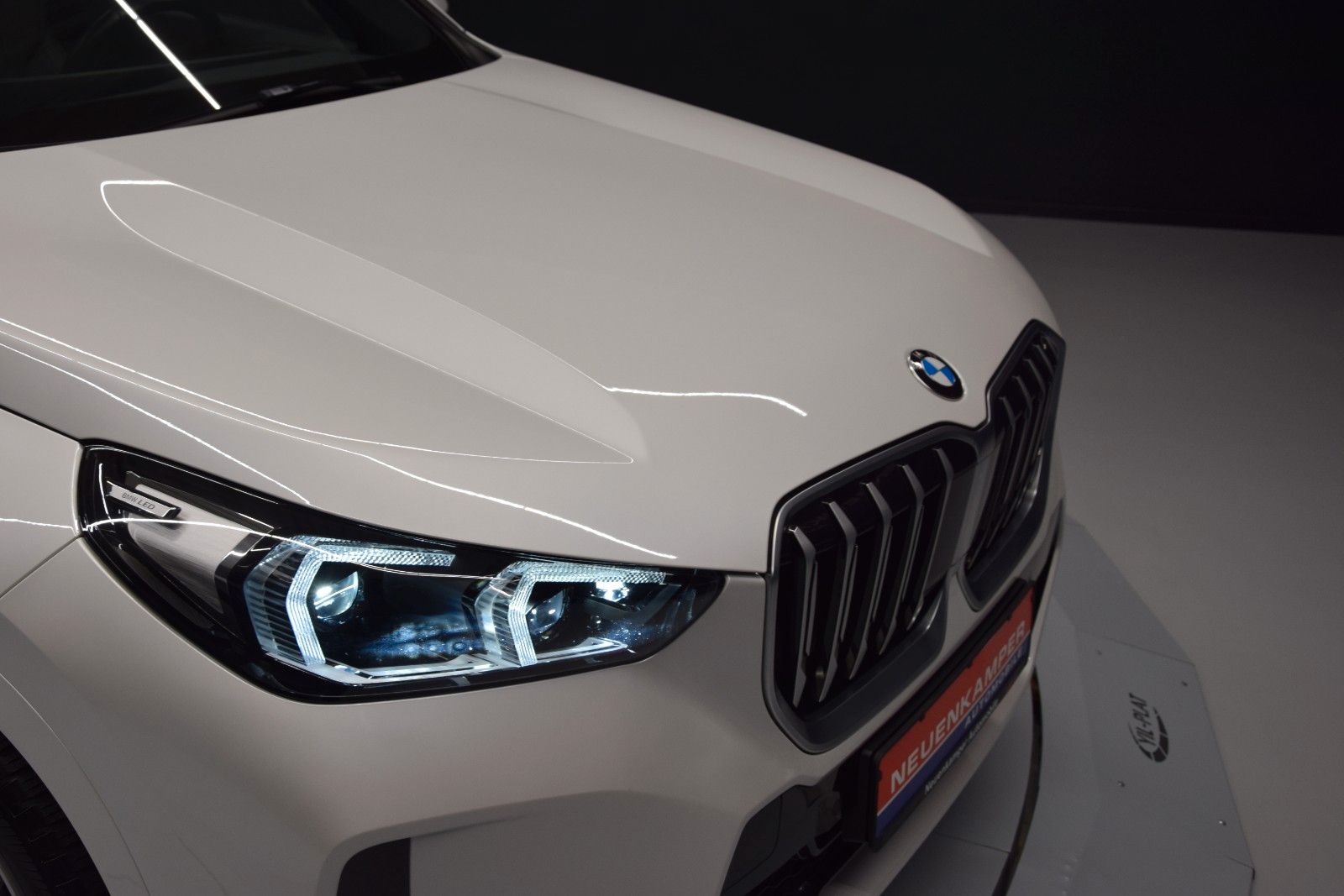 Fahrzeugabbildung BMW X1 18i sDrive M Sport H&k Panorama ACC Ambiente