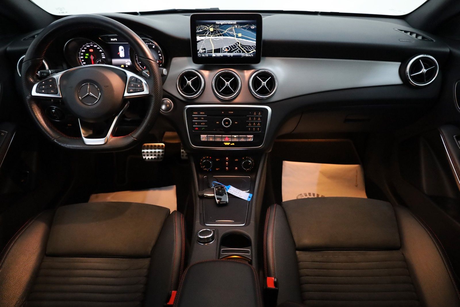Fahrzeugabbildung Mercedes-Benz CLA 200 SB TLeder,Navi,LED,SH,Kamera,SR+WR
