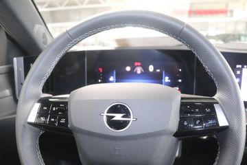 Fotografie des Opel Astra Sports Tourer 1.2 Turbo GS