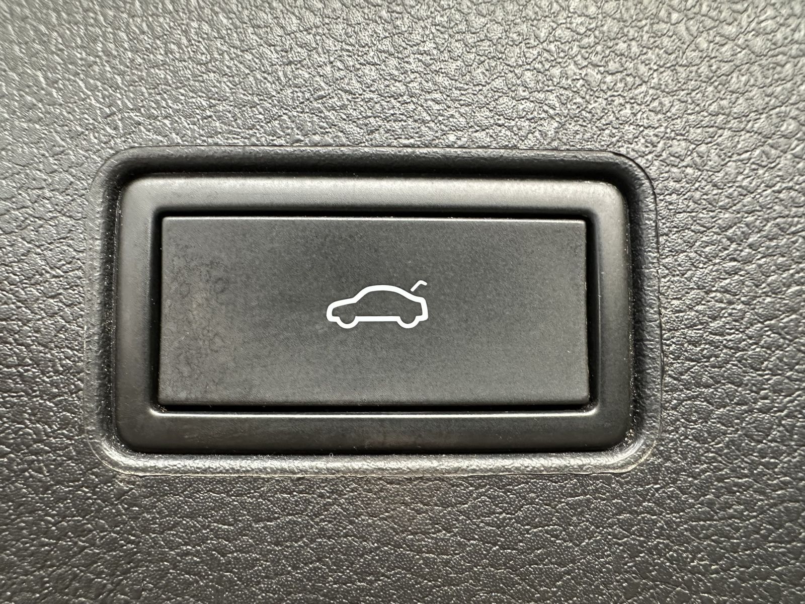 Fahrzeugabbildung Volkswagen Passat Variant 2.0 TDI Business NAV+LED+ACC+PANO