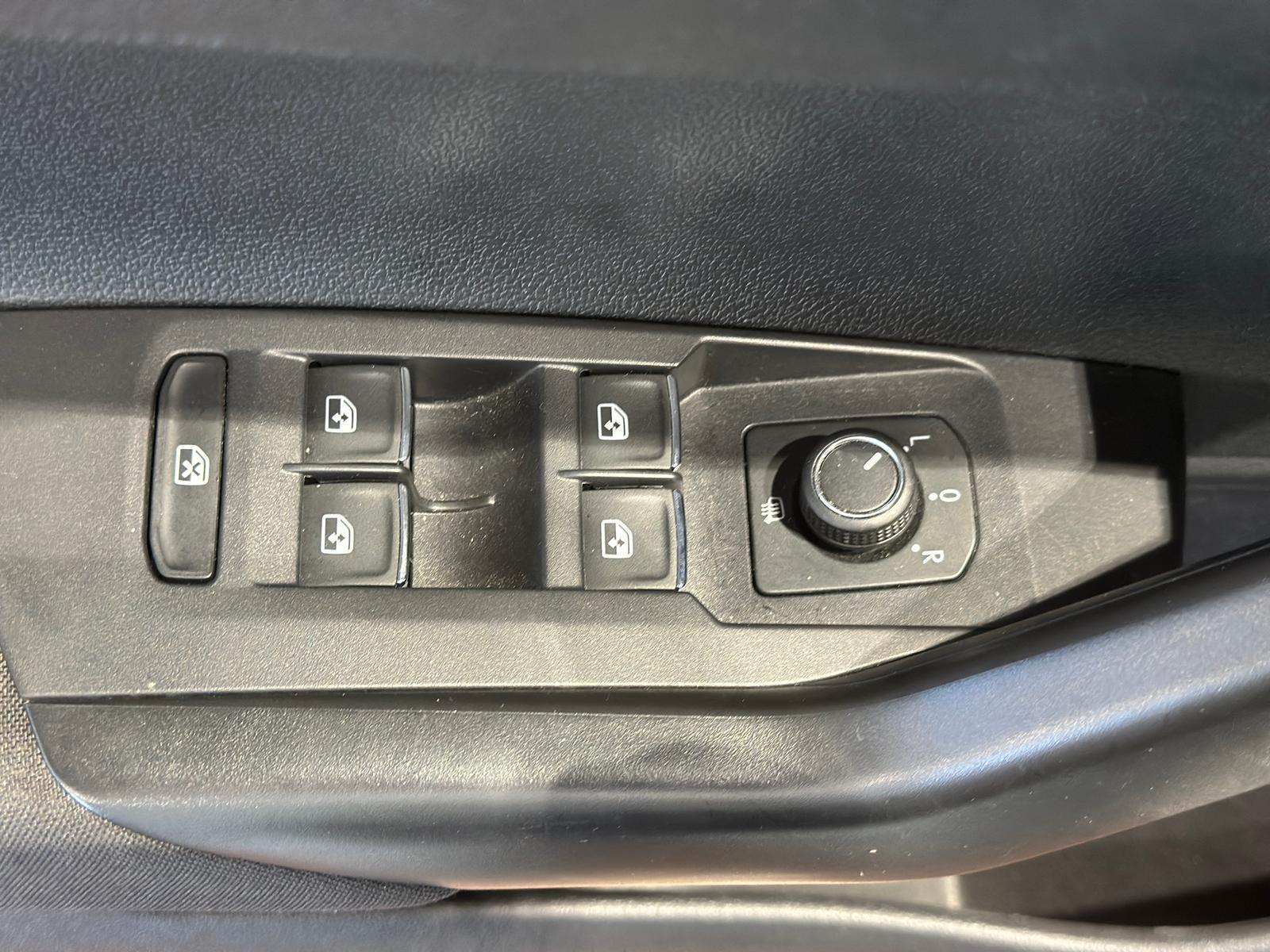 Volkswagen POLO COMFORTLINE KEYLESS TEMPOMAT PDC KAMERA NAV