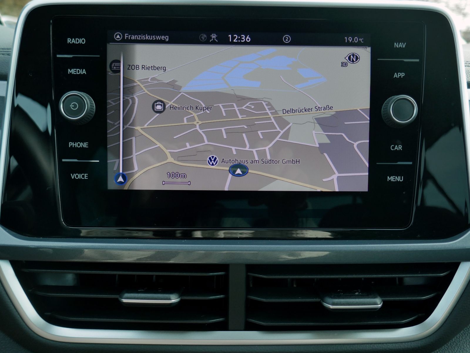 Fahrzeugabbildung Volkswagen T-Roc Style 1.5 TSI DSG | LED AHK RFK ACC