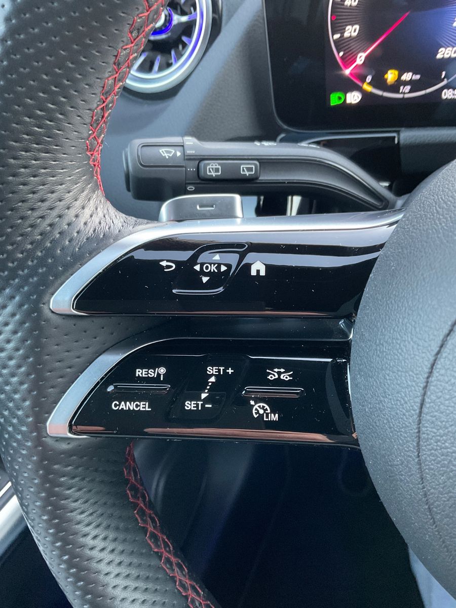 Fahrzeugabbildung Mercedes-Benz GLA 200 d DCT,AMG,AHK,Kamera,Multibeam,Distronic