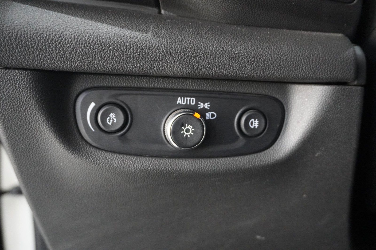 Fahrzeugabbildung Opel Insignia B ST 2.0D INNOV. 4X4 NAVI/LED/360°/HUD