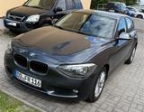 BMW 114i - - graue BMW 114
