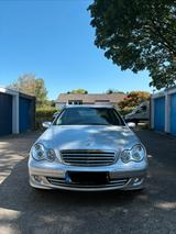 Mercedes-Benz Mercedes Benz C 240 - Mercedes-Benz C 240 mit Benzin-Antrieb: Automatik