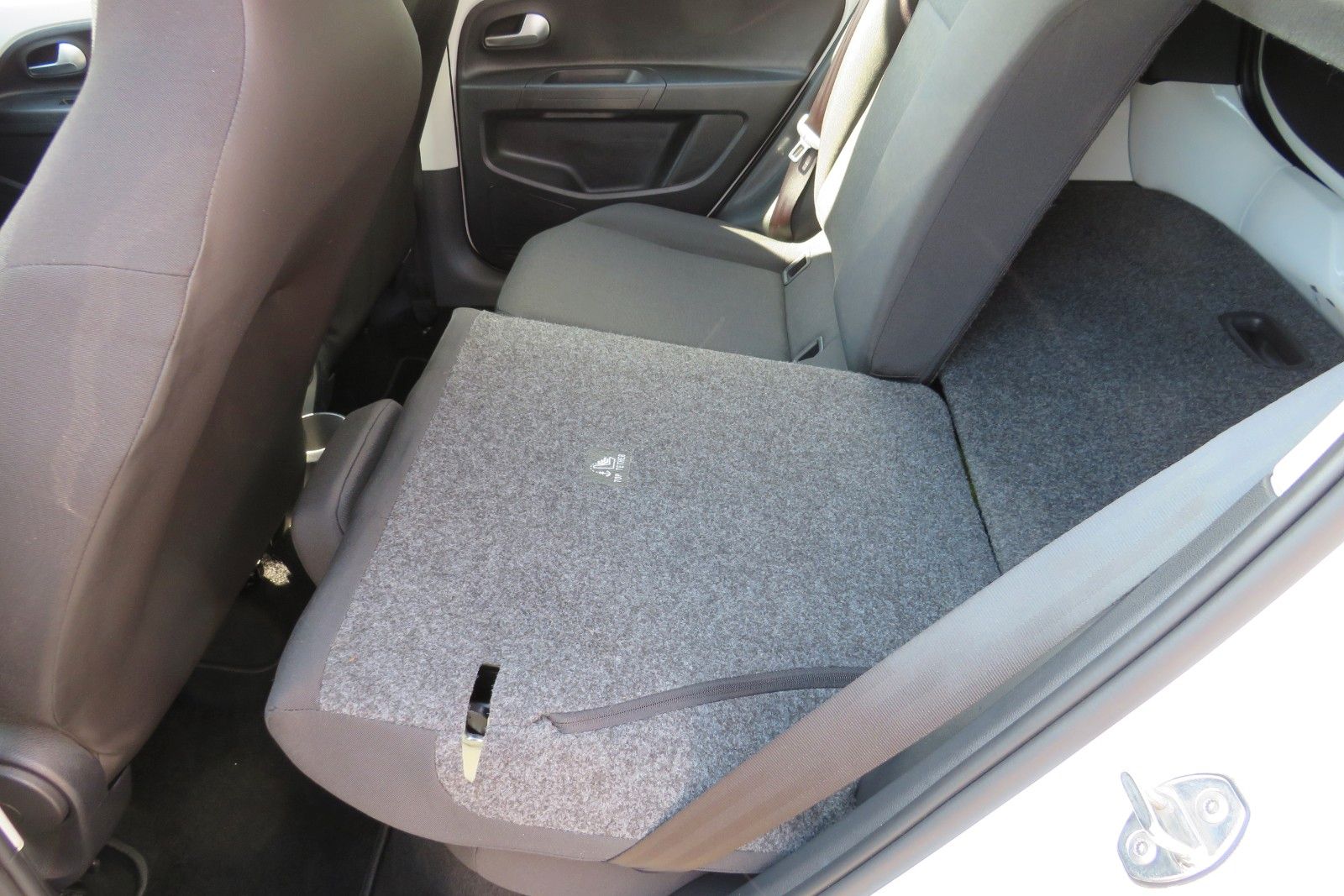 Fahrzeugabbildung Volkswagen up! 4 TÜREN KLIMA TELVOR DAB KAMERA PDC GRA 1.H