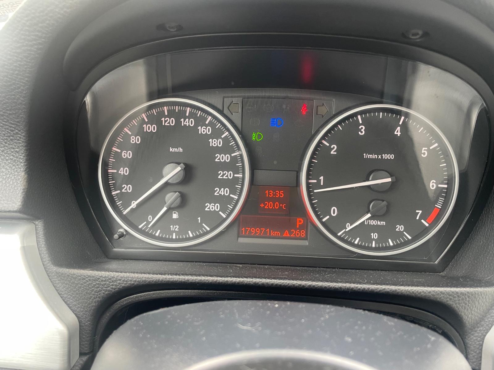 BMW 318 2012 — photo 10
