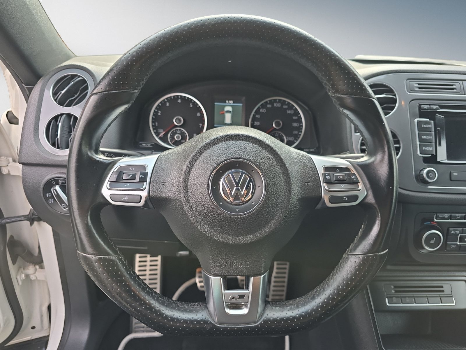 Fahrzeugabbildung Volkswagen Tiguan R-Line+KAMERA+NAVI+TÜV+INSPEKTION NEU ''