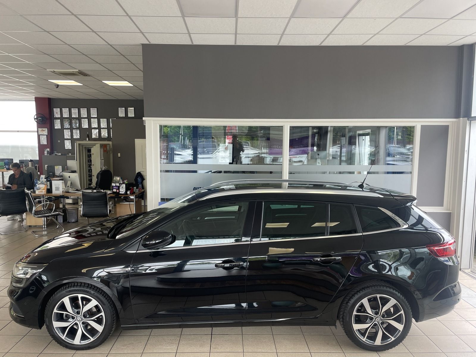 RENAULT Megane