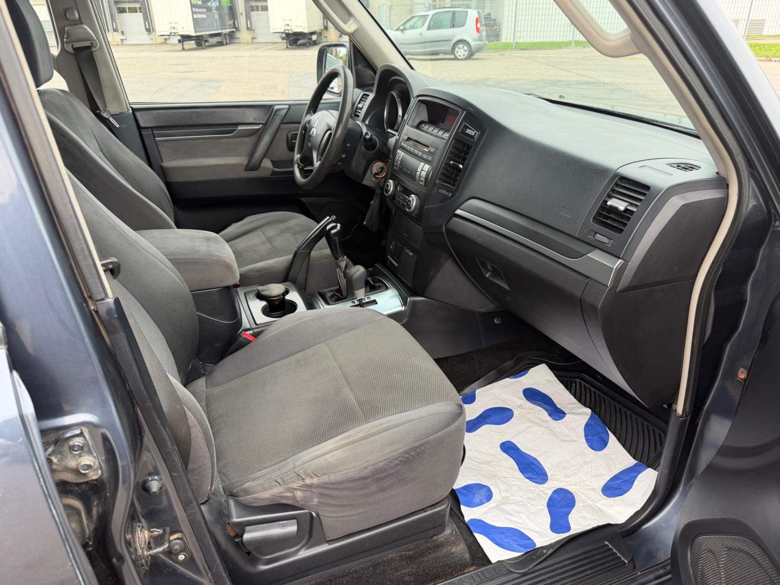 MITSUBISHI PAJERO 3.2 DI-D 160CH - INVITE - BVM - ATTELAGE - CT NEUF - HISTORIQUE ENTRETIEN COMPLET - 1ERE MAIN
