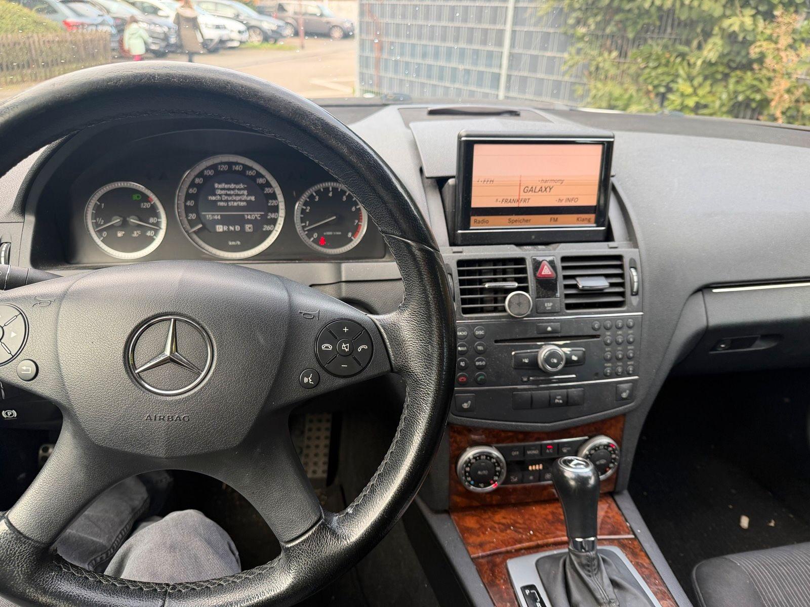 Mercedes-Benz C350 2009 — photo 10