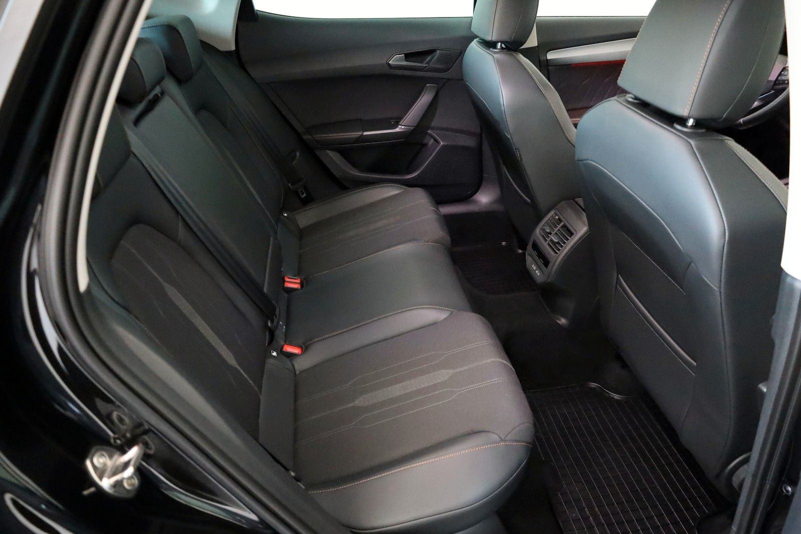Fahrzeugabbildung CUPRA Formentor e-Hybrid T.Leder,Navi,LED,ACC,AppleCar