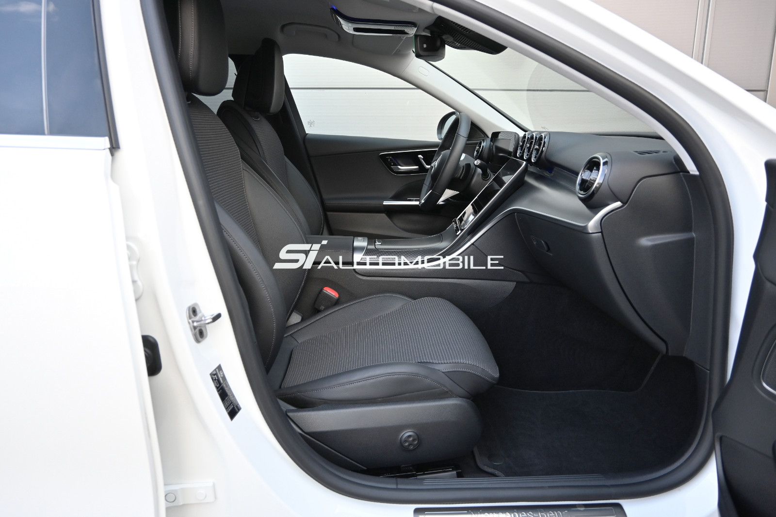 Fahrzeugabbildung Mercedes-Benz C 200 T Aut. Avantgarde °ACC°DIGITAL LIGHT°MEMO°