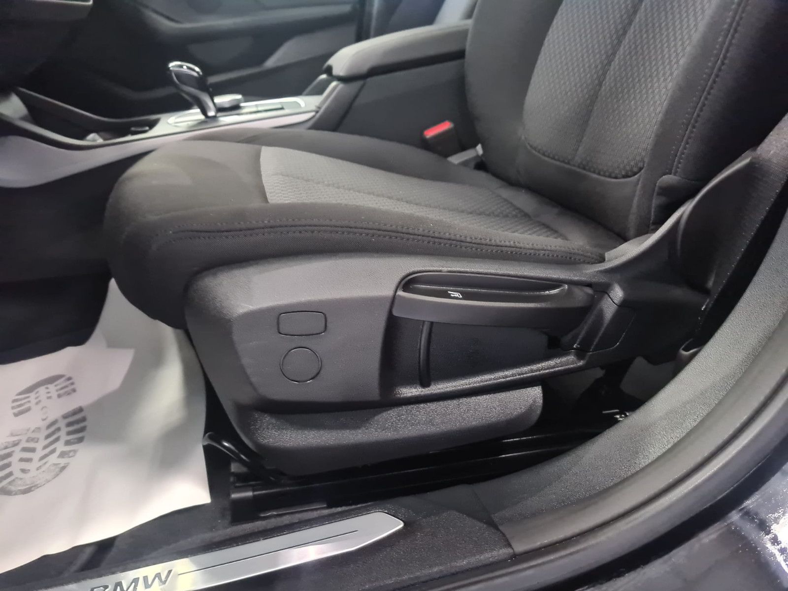 Fahrzeugabbildung BMW 118i Advantage / 1. Hand / LED / NAVI