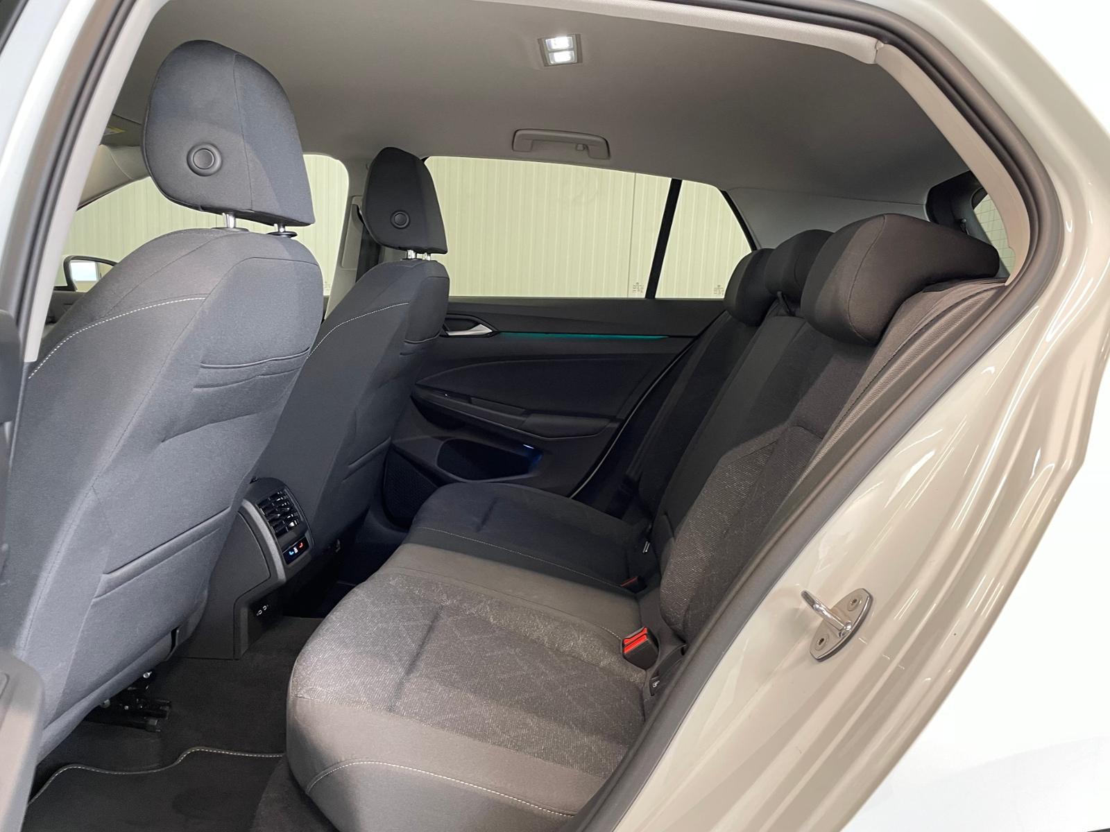 Volkswagen Golf VIII Life 1.0 eTSI DSG NAVI ACC SHZ, миниатюра 22