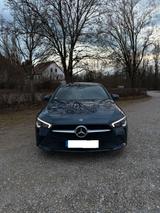 Mercedes-Benz CLA 180 d LED, NAV, Ambiente Kamera - blaue Mercedes-Benz CLA 180