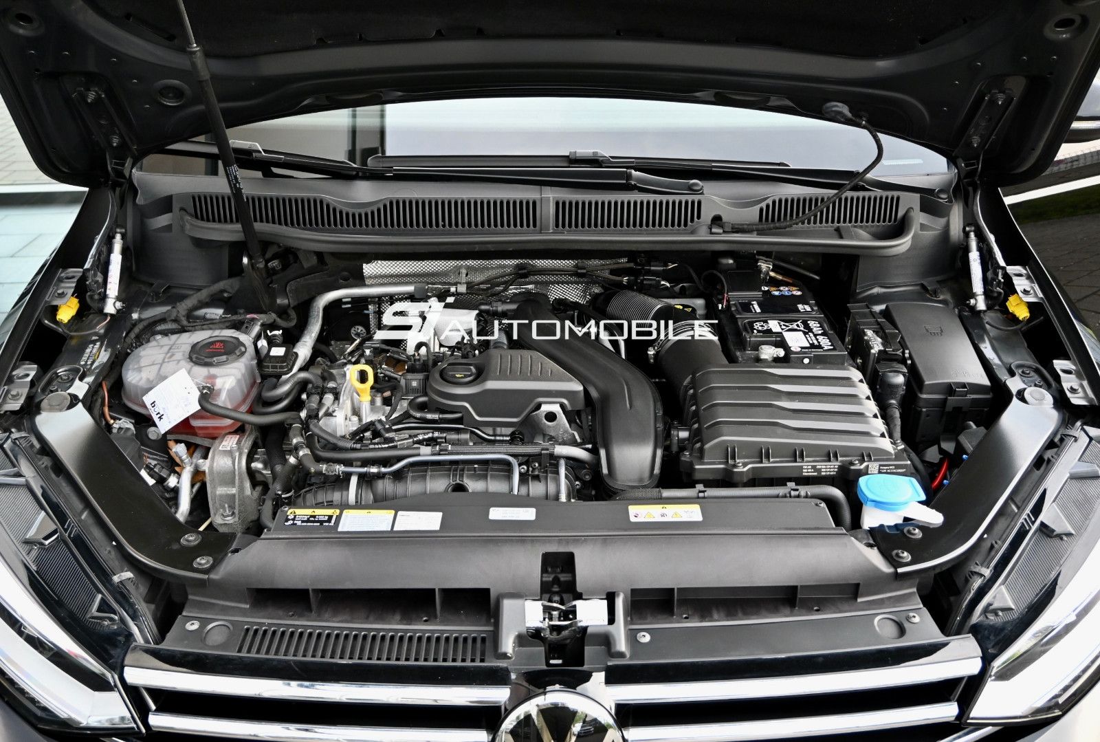 Fahrzeugabbildung Volkswagen Touran 1.5 TSI DSG °ACC°AHK°PANO°STHEIZ°DYNAUDI°